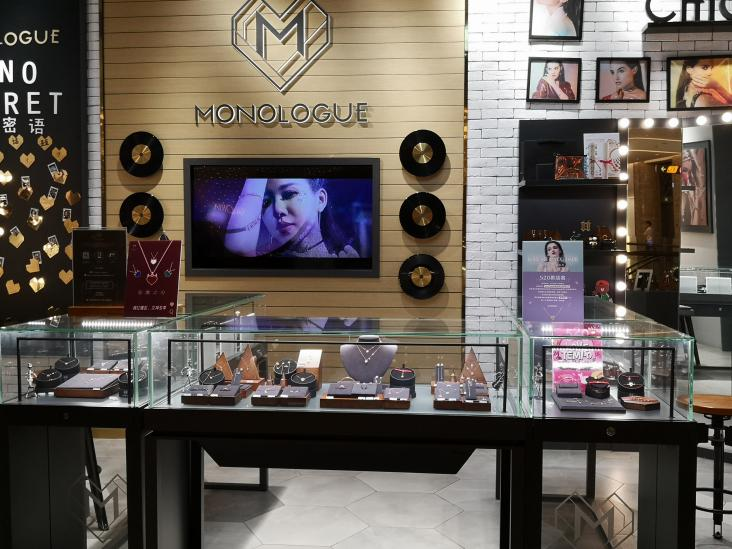 watch-showcase-light