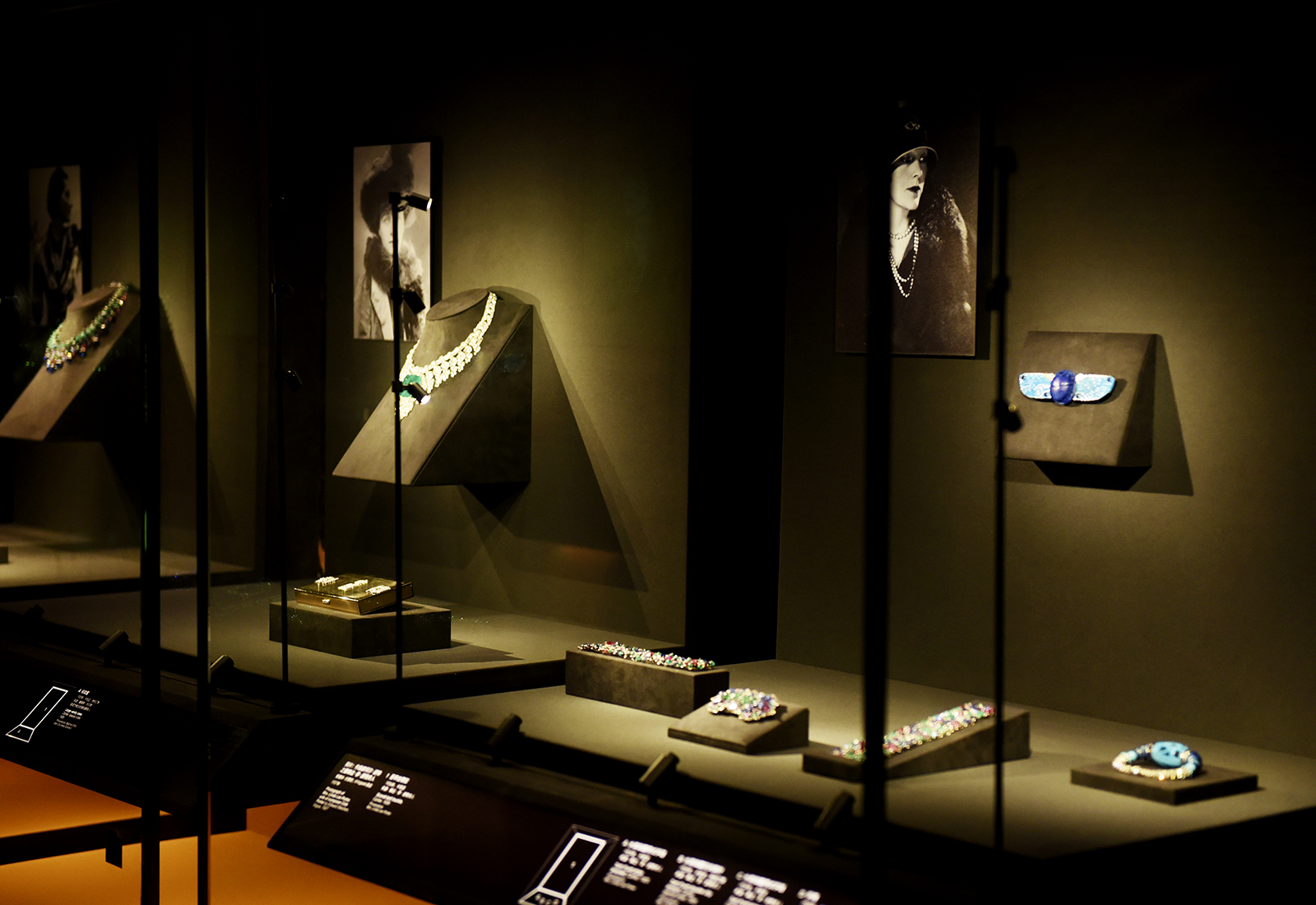 SP-18023  Pole Light