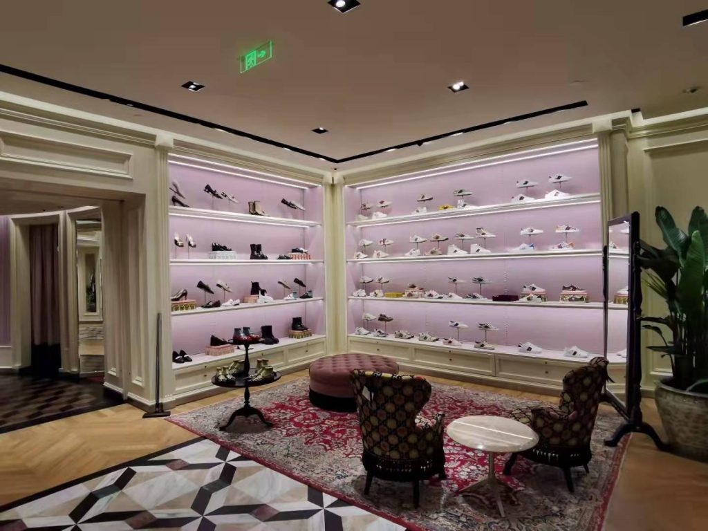 The Architect’s Guide to Retail Lighting Design: Mastering Linear Lighting Systems