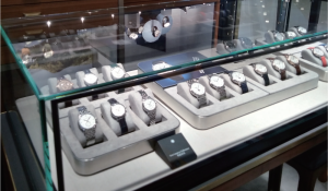 sp-17233-gantry-light-jewelry-watch-showcase
